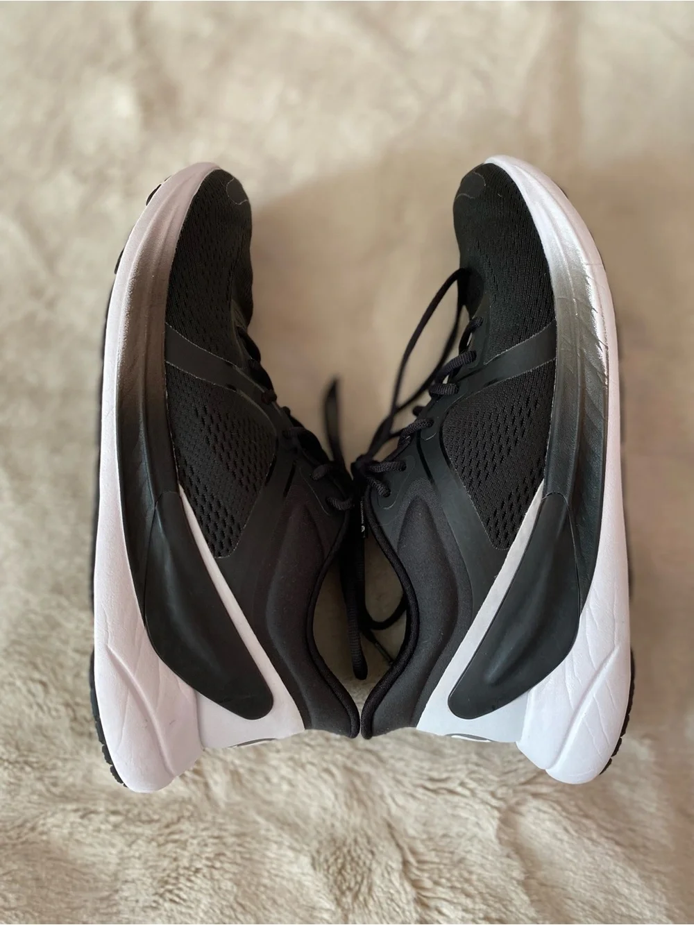 Lululemon Athletica women’s Blissfeel black running sneakers